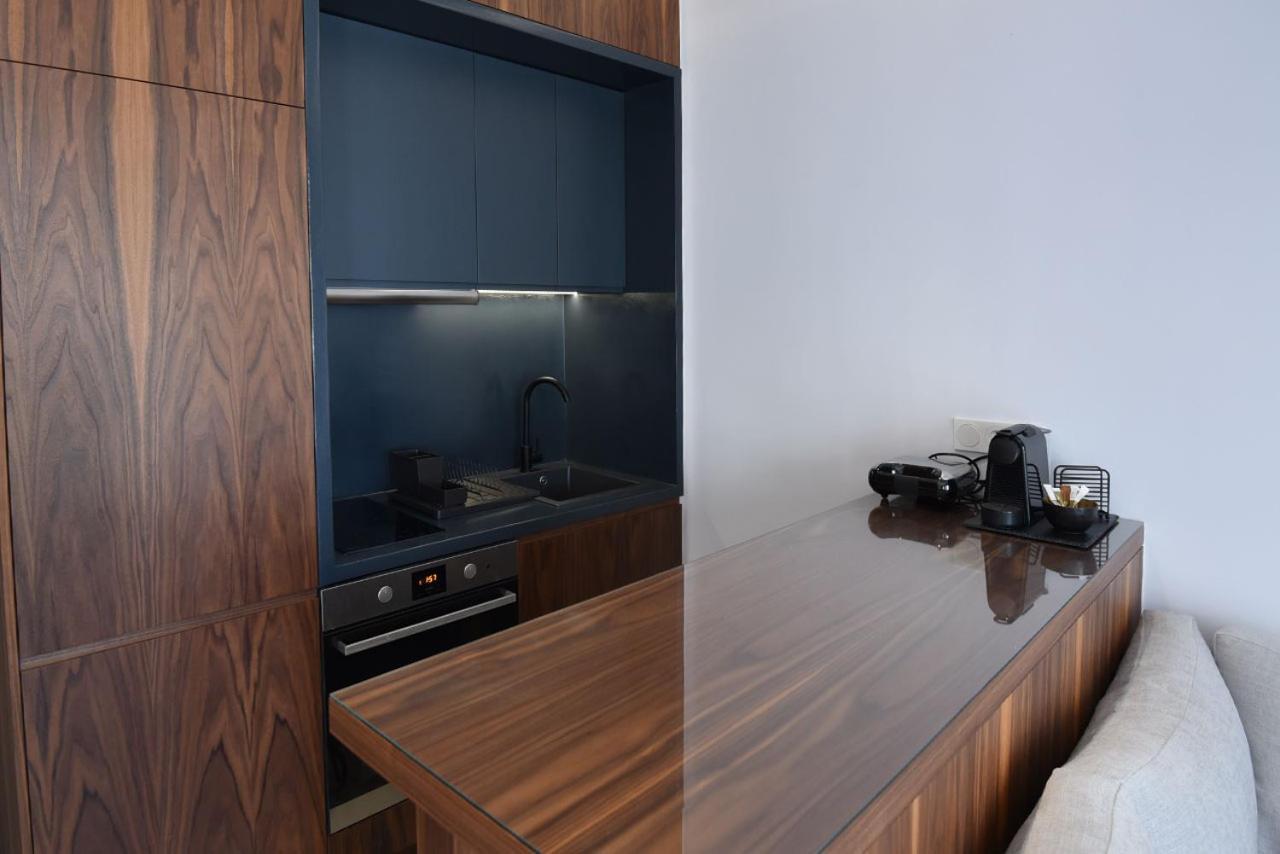 Rose N Stone, King, Luxury Apartment